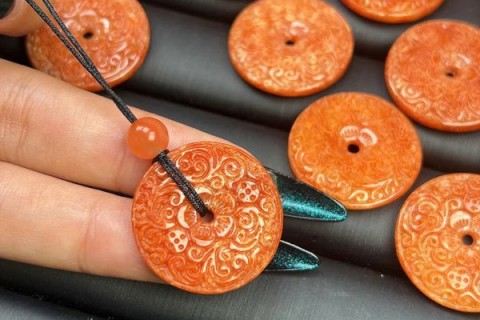 NHỮNG MÓN TRANG SỨC ĐƯỢC LÀM TỪ NGỌC HUYẾT ĐỎ CÓ Ý NGHĨA NHƯ THẾ NÀO TRONG PHONG THUỶ  