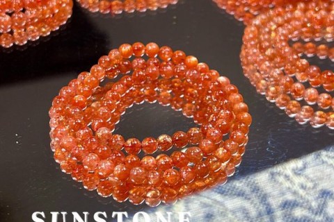 VÒNG TAY ĐÁ SUNSTONE MANG LẠI VẺ ĐẸP NHẸ NHÀNG MAY MẮN CHO NGƯỜI ĐEO 