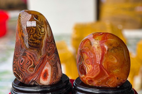 Top 7 Lý Do Hang Đá Mã Não Được Mệnh Danh Là 'Túi Tiền' Không Đáy Trong Phong Thủy