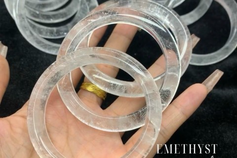 VÒNG TAY BẢN ĐÁ THẠCH ANH TRẮNG ĐEM LẠI MAY MẮN TÀI LỘC CHO NGƯỜI MANG