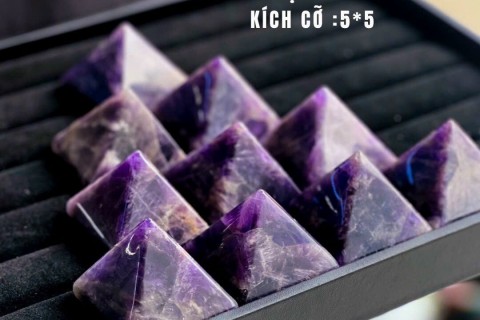 KIM TỰ THÁP THẠCH ANH TÍM CÓ TÁC DỤNG GÌ TRONG PHONG THỦY 