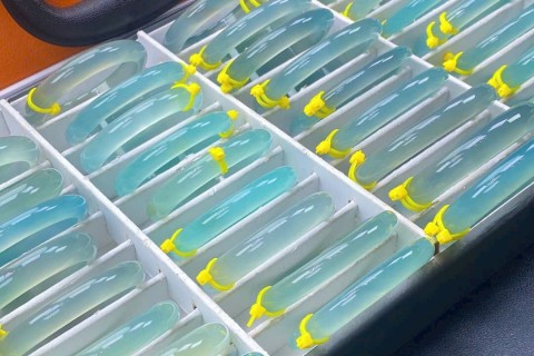 VÒNG TAY ĐÁ CHALCEDONY XANH - BIỂU TƯỢNG CỦA SỰ BẢO VỆ VÀ MAY MẮN