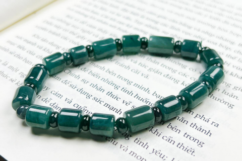 LỰA CHỌN LAM NGỌC NHƯ THẾ NÀO ĐỂ PHÙ HỢP VỚI MÌNH? CÓ NÊN ĐEO LAM NGỌC HAY KHÔNG? ĐEO LAM NGỌC CÓ Ý NGHĨA GÌ? 