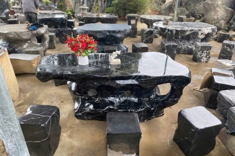 Bàn Ghế Đá Cẩm Thạch Tự Nhiên: Đẳng Cấp Sang Trọng Cho Không Gian Sống