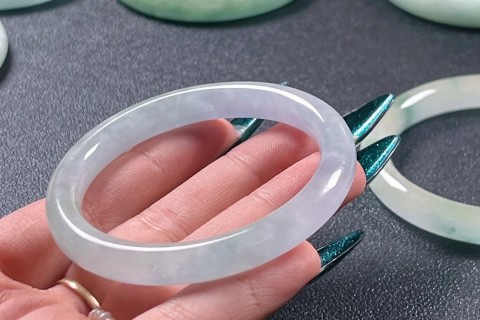 VÒNG NGỌC CẨM THẠCH CAO CẤP - LÁ BÙA HỘ MỆNH CHO CHỦ NHÂN