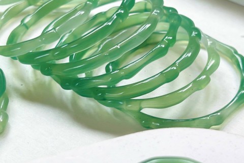 VÒNG TAY ĐÁ MÃ NÃO XANH DÁNG TRÚC - MẪU MỚI VỪA CẬP BẾN NHÀ TTGEMSTONE
