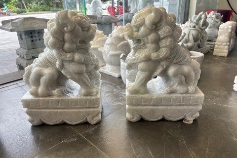 Tượng Kỳ Lân Đá Trắng Cẩm Thạch Nguyên Khối Khác Gì Đá Bột Ép? So Sánh Chi Tiết