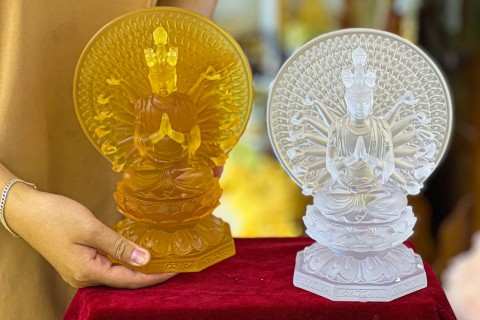 Top Ý Nghĩa Tâm Linh Tuyệt Diệu Của Tượng Phật Bà Đá Lưu Ly Trong Gia Đạo