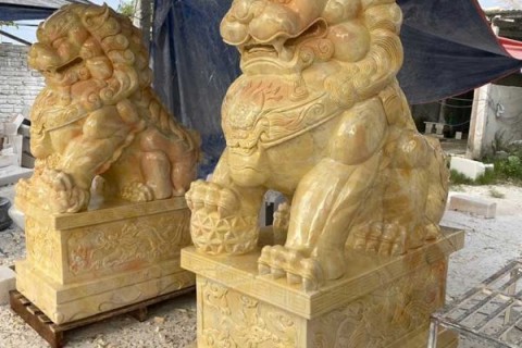 So Sánh Tượng Kỳ Lân Đá Cà Rốt Tự Nhiên Và Bột Đá Nhuộm Màu: Nên Chọn Loại Nào?