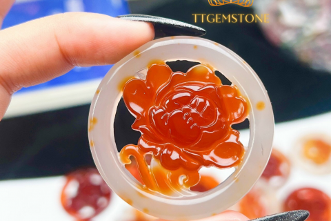 ĐÁ CHALCEDONY GIÚP LÀM DỊU ĐAU KHỔ, TRẤN AN TINH THẦN, MANG ĐẾN HY VỌNG