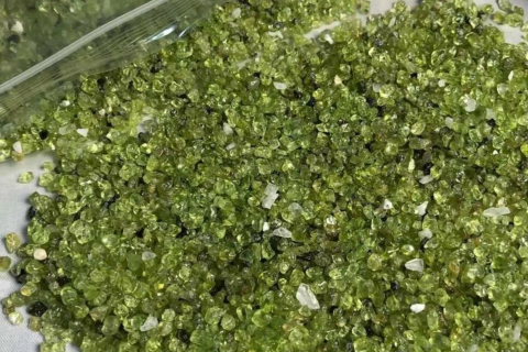 ĐÁ PERIDOT LÀ GÌ ? TẠI SAO GỌI LÀ NGỌC LỤC BẢO 
