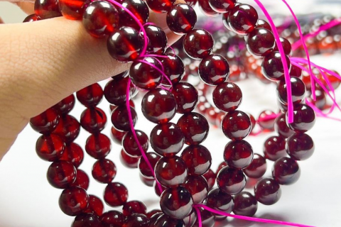 NHỮNG ĐIỀU BÍ ẨN VỀ ĐÁ GARNET TRONG PHONG THUỶ