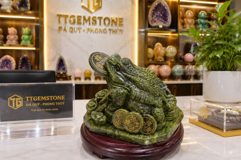 Khám Phá Vẻ Đẹp Của Cóc Thiềm Thừ Đá Serpentine Cao Cấp – Bí Quyết Thu Hút Tài Vận Và Giữ Tiền Của Gia Chủ