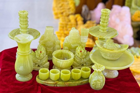 BÀN THỜ THẦN TÀI GỒM NHỮNG GÌ ? CHÉN THỜ NÊN ĐỂ BAO NHIÊU CHÉN ?