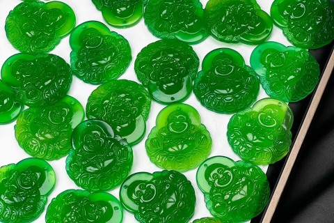 MẶT DÂY CHUYỀN DI LẶC ĐÁ MÃ NÃO CÓ Ý NGHĨA GÌ TRONG PHONG THUỶ