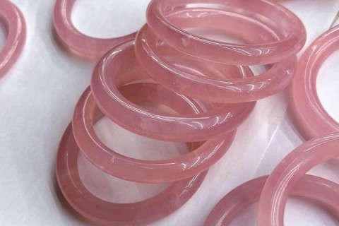 VÒNG TAY ĐÁ THẠCH ANH HỒNG - ĐEM LẠI BÌNH AN CHO NGƯỜI SỬ DỤNG