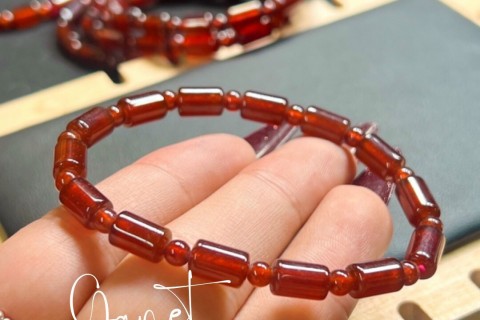 ĐÁ NGỌC HỒNG LỰU CÓ TÁC DỤNG NHƯ THẾ NÀO TRONG PHONG THỦY 