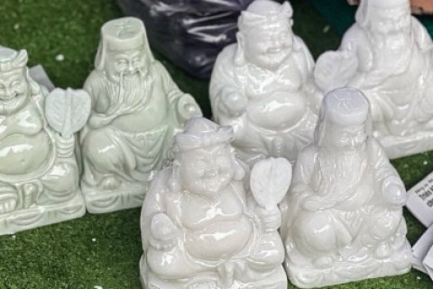 Thần Tài Thổ Địa Đá Trắng: Tuyệt Chiêu Chọn Tượng Tụ Khí, Sinh Tài Cho Doanh Chủ
