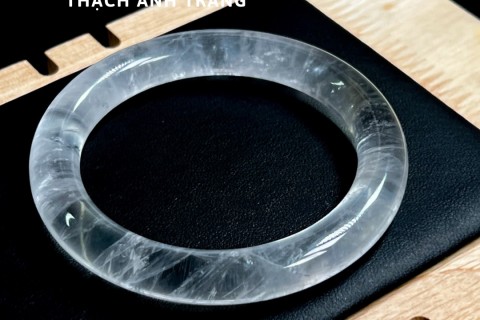 VÒNG BẢN THẠCH ANH TRẮNG CÓ TÁC DỤNG VÀ Ý NGHĨA GÌ KHI MANG NÓ?