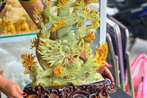 Ý NGHĨA PHONG THUỶ BỨC CẢNH RỒNG ĐÁ SERPENTINE DÁNG ĐỨNG 