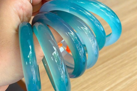 TOP CÁC MẪU VÒNG BẢN ĐÁ CHALCEDONY HÀNG VIP NHÀ TT GEMSTONE 
