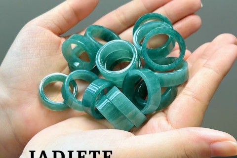 NHẪN ĐÁ LAM NGỌC MỘT TRONG NHỮNG DÒNG NGỌC BIỂU TƯỢNG CỦA SỰ CAO QUÝ VÀ TÀI LỘC CHO GIA CHỦ 