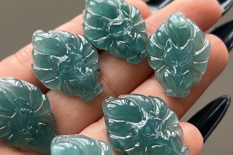 MẶT DÂY CHUYỀN HỒ LY ĐÁ LAM NGỌC CHUẨN TỰ NHIÊN