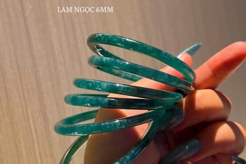VÒNG TAY ĐÁ LAM NGỌC TỰ NHIÊN - THU HÚT MAY MẮN TÀI LỘC 