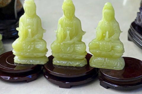 Tìm Lại Sự Tĩnh Lặng Giữa Đời Thực Nhờ Tuyệt Phẩm Quan Âm Đá Onyx Xanh Xuyên Sáng