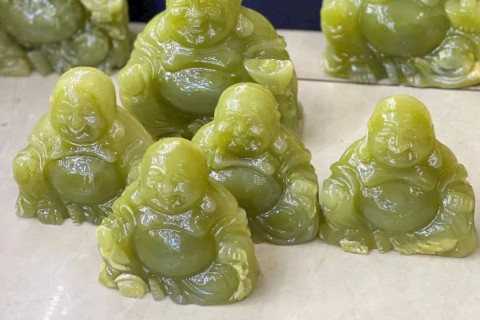 KHÁM PHÁ TƯỢNG PHẬT DI LẶC ĐÁ NGỌC ONYX XANH – VẺ ĐẸP TINH KHIẾT CHO KHÔNG GIAN HIỆN ĐẠI