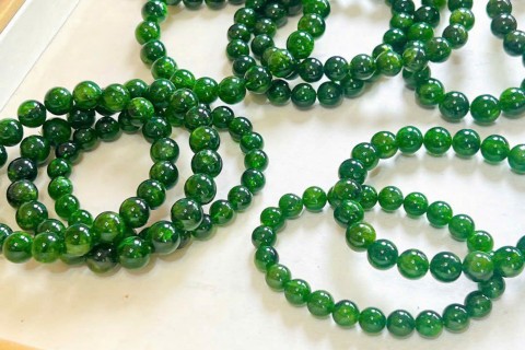 VÒNG TAY DIOPSIDE XANH TỰ NHIÊN MANG NHIÊU Ý NGHĨA MAY MẮN CHO NGƯỜI ĐEO