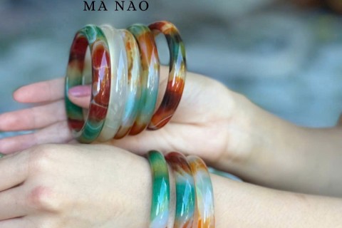 VÒNG TAY BẢN MÃ NÃO TỨ QUÝ MANG MÀU SẮC CUỐN HÚT TẠO ĐIỂM NHẤN CHO ĐÔI TAY CỦA BẠN LUÔN ĐƯỢC CHỊ EM PHỤ NỮ ƯA CHUỘNG 