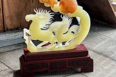 Top 10 Món Quà Tân Gia Đẳng Cấp: Tại Sao Bức Cảnh Đá Onyx Sang Trọng Luôn Đứng Đầu Danh Sách?