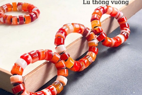 VÒNG TAY MÃ NÃO ĐỎ DÁNG LU THỐNG PHONG CÁCH MAY MẮN CHO NGƯỜI ĐEO