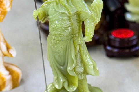 TƯỢNG QUAN CÔNG ĐÁ NGỌC ONYX XANH CÓ Ý NGHĨA GÌ TRONG PHONG THỦY NGÀY NAY 