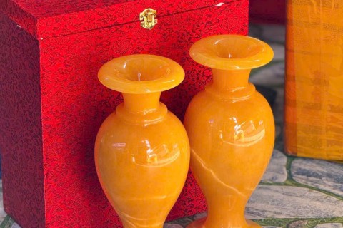 Lọ Hoa Lục Bình Đá Ngọc Hoàng Long: Chọn Đúng Sắc Vàng Quyền Quý, Đổi Vận Phú Quý Cả Năm