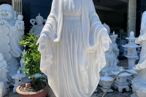 TƯỢNG ĐỨC MẸ MARIA BẰNG ĐÁ TRẮNG NON NƯỚC – BIỂU TƯỢNG THIÊN LIÊNG, TINH KHIẾT VÀ TÌNH YÊU NHÂN LOẠI