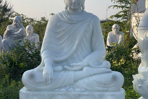 Tại Sao Nên Chọn Tượng Phật Thích Ca Đá Trắng Khối Thay Vì Chất Liệu Khác?