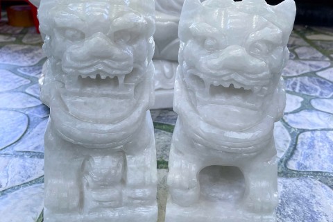 CẶP KỲ LÂN ĐÁ TRẮNG TỰ NHIÊN – BIỂU TƯỢNG CÁT TƯỜNG, BẢO VỆ VÀ HƯNG THỊNH CHO GIA CHỦ