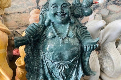 TƯỢNG PHẬT DI LẶC ĐỨNG BẰNG ĐÁ CẨM VÂN TỰ NHIÊN – BIỂU TƯỢNG CỦA AN LẠC, MAY MẮN VÀ THỊNH VƯỢNG