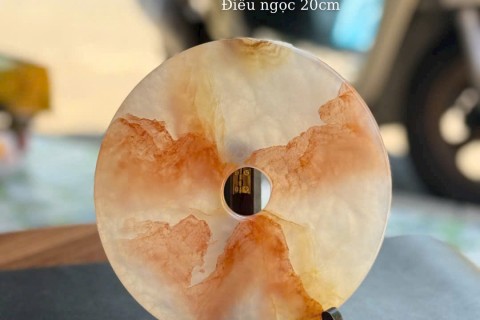 ĐỒNG ĐIẾU ĐÁ NGỌC ONYX ĐỎ – BIỂU TƯỢNG CỦA MAY MẮN, TÀI LỘC VÀ SỨC MẠNH BỀN BỈ