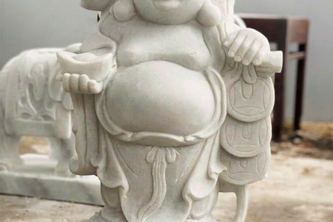 TƯỢNG PHẬT DI LẶC DÁNG ĐỨNG VÁC CÀNH ĐÀO BẰNG ĐÁ TRẮNG TỰ NHIÊN – BIỂU TƯỢNG PHÚC LỘC TRƯỜNG TỒN VÀ NGHỆ THUẬT ĐIÊU KHẮC ĐỈNH CAO