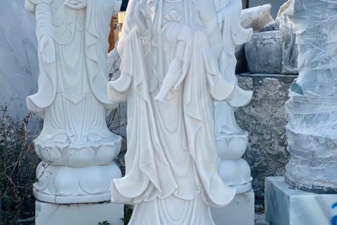 TƯỢNG PHẬT QUAN ÂM BỒ TÁT ĐỨNG BẰNG ĐÁ TRẮNG TỰ NHIÊN – TÁC PHẨM NGHỆ THUẬT TỪNG ĐƯỜNG NÉT, BIỂU TƯỢNG CỦA LÒNG TỪ BI VÀ THANH TỊNH