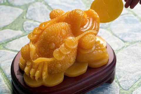 TƯỢNG ĐÁ PHONG THỦY – THIỀM THỪ ĐÁ QUÝ: BIỂU TƯỢNG CHIÊU TÀI ĐƯỢC ƯA CHUỘNG NHẤT HIỆN NAY