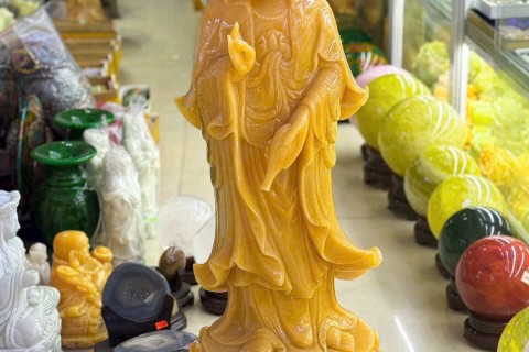 TƯỢNG PHẬT QUAN ÂM BẰNG ĐÁ NGỌC HOÀNG LONG NGUYÊN KHỐI – BIỂU TƯỢNG CỦA TỪ BI & THỊNH VƯỢNG