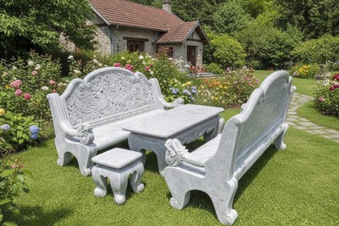 Bộ Bàn Ghế Đá Trắng Nguyên Khối Là Gì? Vì Sao Ngày Càng Được Ưa Chuộng?