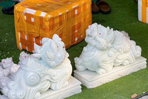 Tỳ Hưu Đá Trắng Nguyên Khối Chế Tác Thủ Công – Khác Biệt So Với Sản Phẩm Đúc Khuôn