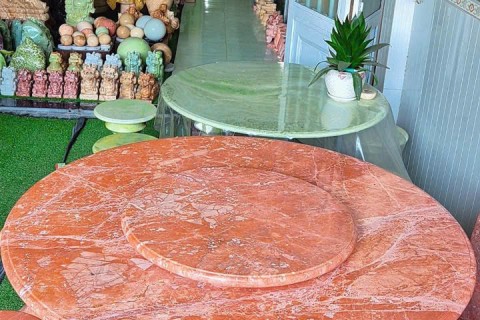 Bí Quyết Chọn Bàn Ghế Đá Thạch Anh Hồng Phong Thủy Cho Gia Chủ