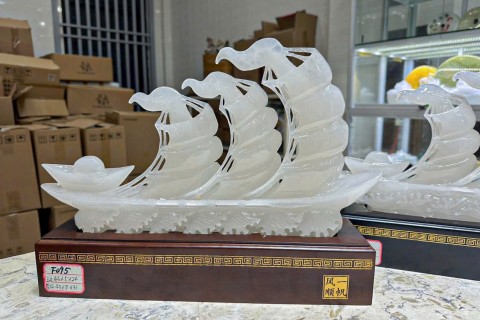 Thuyền Buồm Đá Bạch Ngọc Onyx – Quà Tặng Cao Cấp Cho Doanh Nhân Thành Đạt