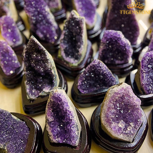 hốc đá thạch anh tím 